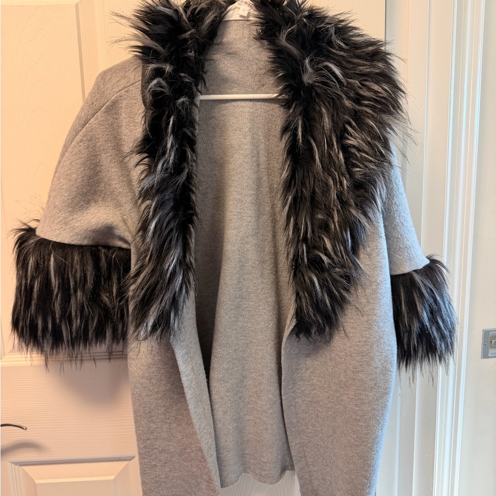 Elegant Gray Faux Fur Trim Cape